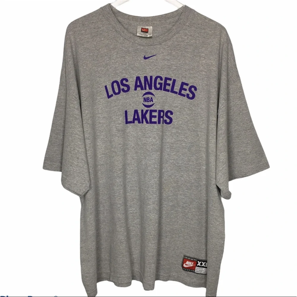 LAKERS X NIKE Vintage RARE XXL Mens Cotton Graphic Tee GREAT CONDITION 2X LA